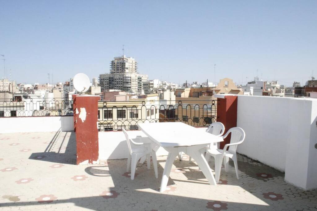 Апартаменты Cosy Apt Terrace In Downtown Валенсия Экстерьер фото
