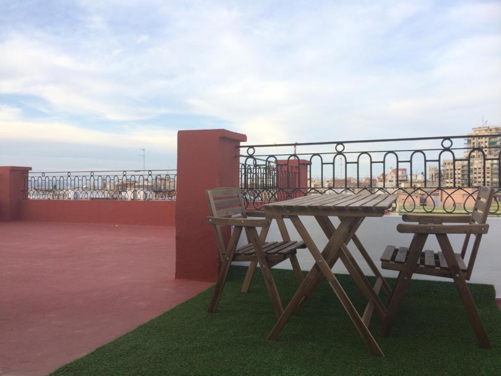 Апартаменты Cosy Apt Terrace In Downtown Валенсия Экстерьер фото
